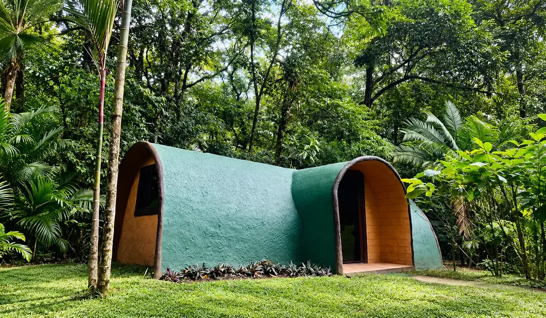 Glamping en Arenal: Domos Geodésicos Frente al Volcán Arenal